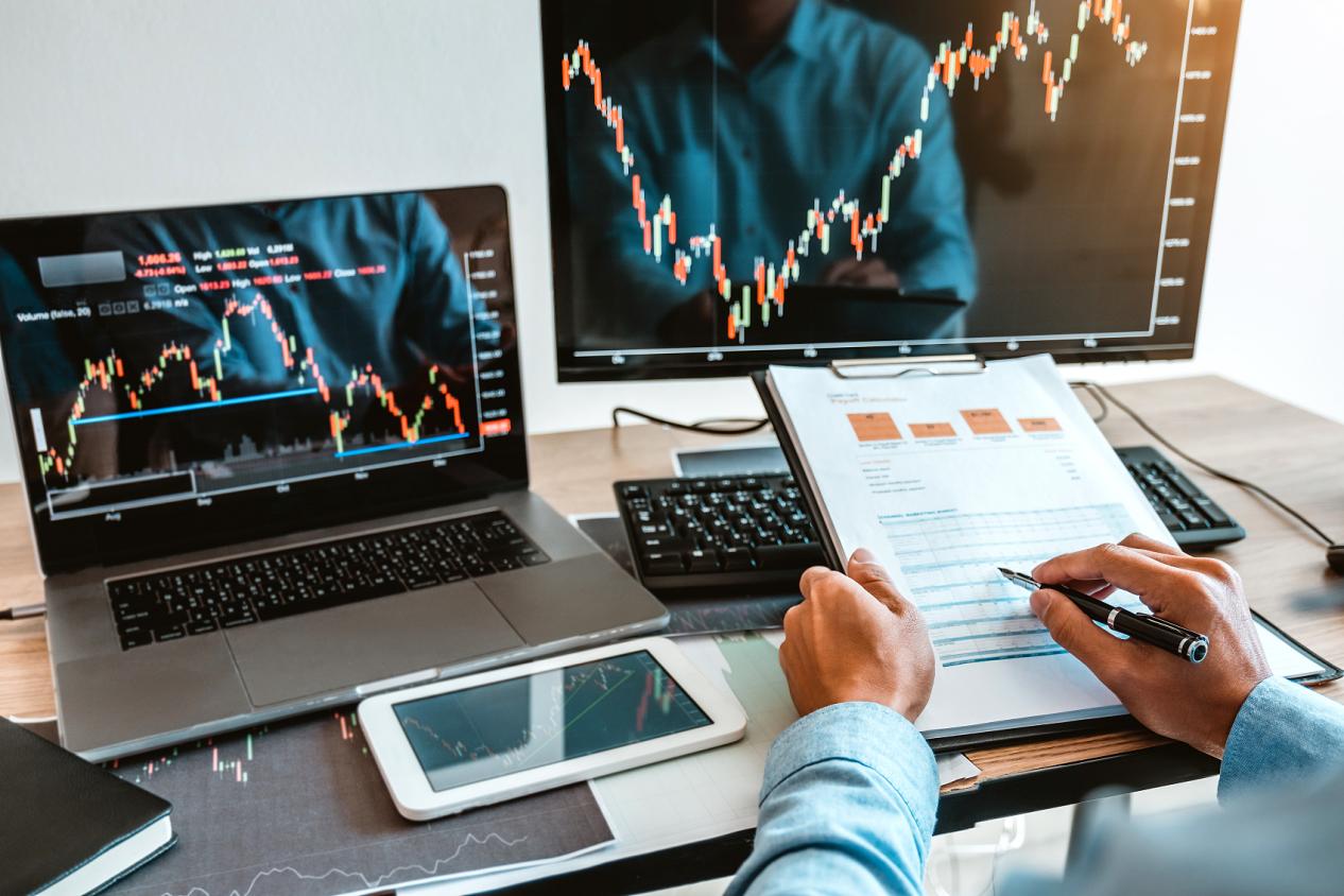 Spreads, slippage, and overnight interest: A comprehensive analysis of precious metals trading costs and execution efficiency