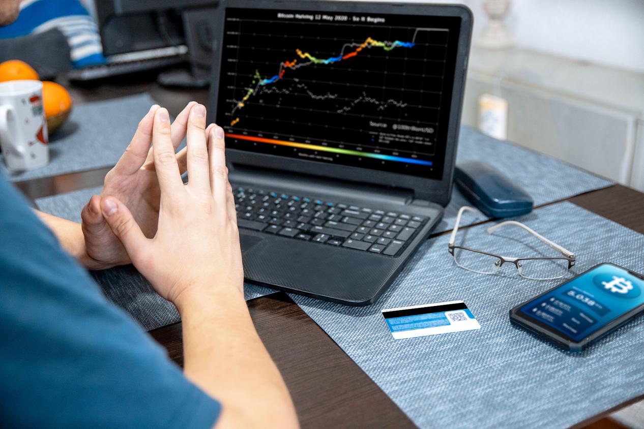 Psychological Game in Precious Metals Trading: Cognitive Biases, Emotional Management, and Rational Decision-Making Frameworks